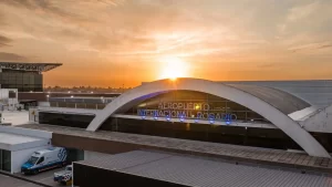 A fin de 2024 inauguran las mangas del Aeropuerto de Rosario