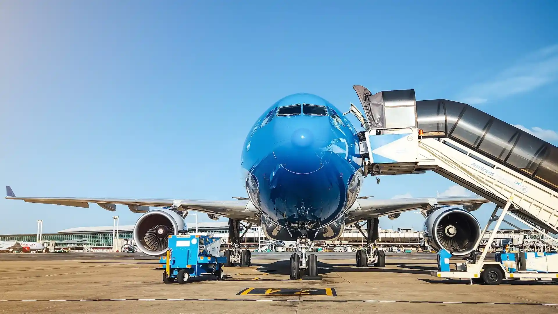 Aerolíneas Argentinas lanzó pasajes en oferta para vuelos nocturnos: precios