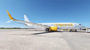 La aerolínea Flybondi sumó pago con tarjetas para compras en el servicio de a bordo