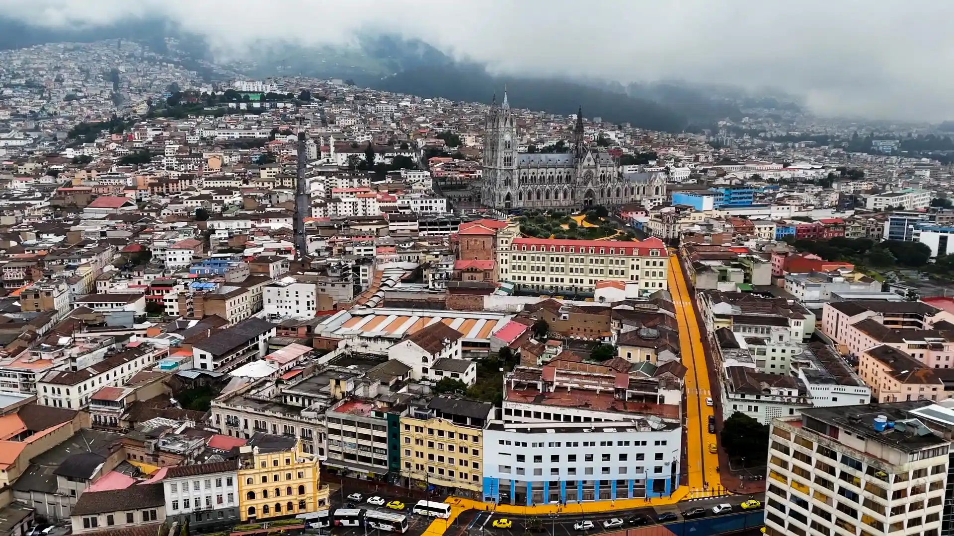 La nueva atracción en Quito: CROMA, las calles pintadas de color naranja