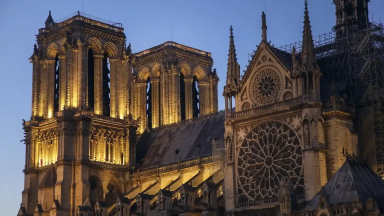 Volvieron a sonar las campanas de la catedral de Notre Dame