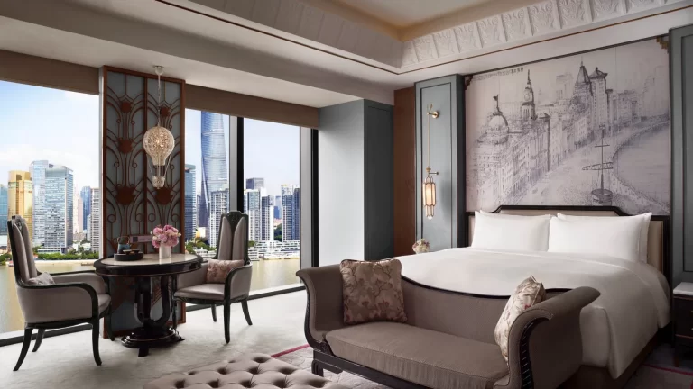 ¿Cómo es el nuevo hotel de lujo The St Regis en Shanghái?