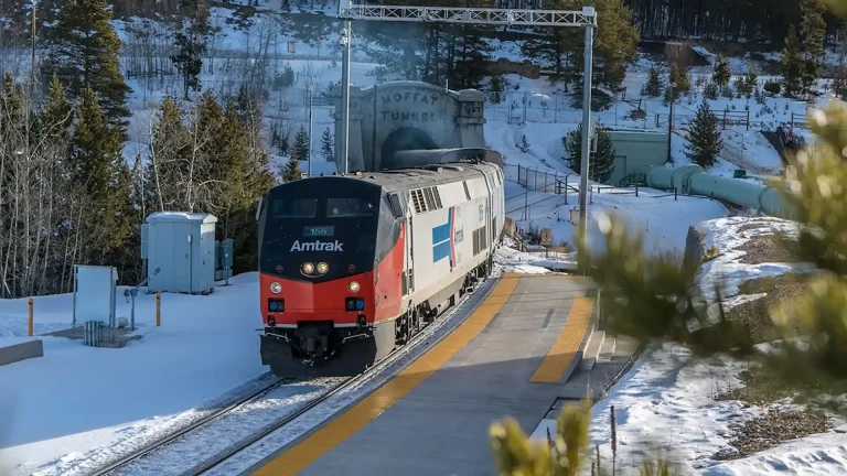 Amtrak lanza tren de Denver a Winter Park para la temporada de esquí