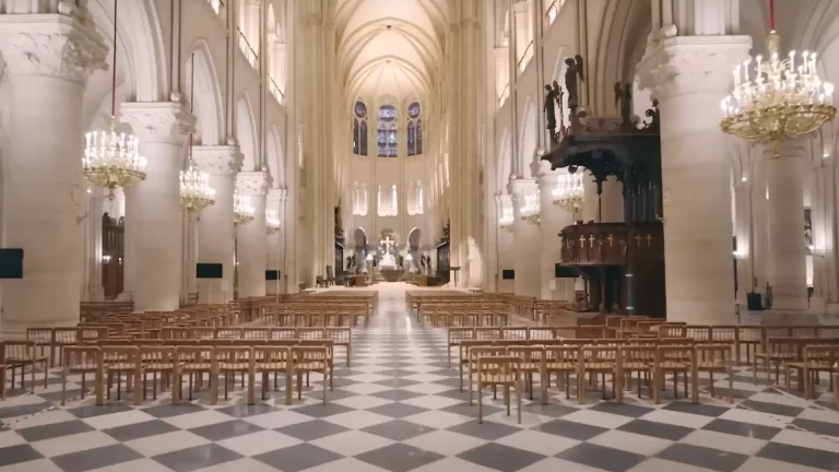 Así es el interior de la Catedral de Notre Dame: imágenes y video