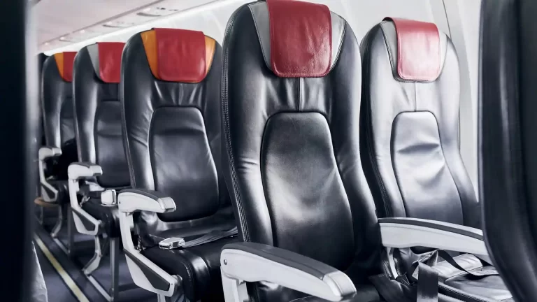 ¿Hay un asiento de avión más seguro que otro?