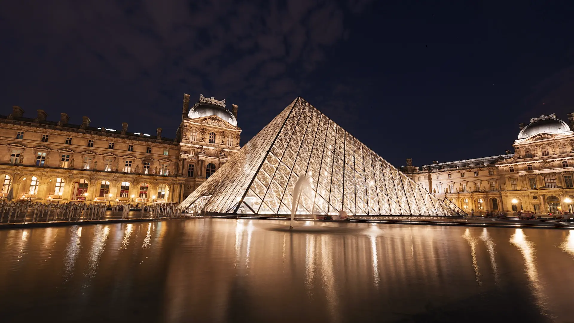 De fortaleza a museo: la historia detrás del Louvre