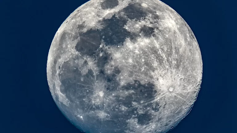 Cómo sacar fotos de la Luna con un teléfono móvil