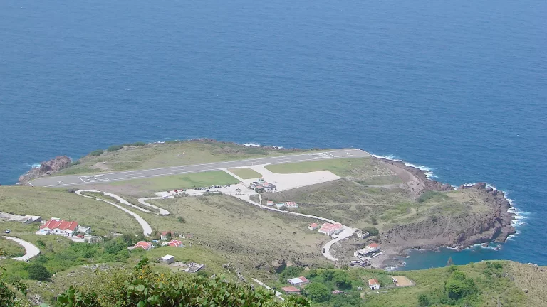 Cuál es y dónde está el aeropuerto más pequeño del mundo: Juancho Yrasuquin