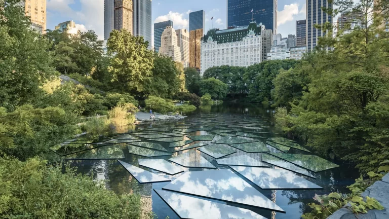 ¿Espejos reflectantes en el lago del Central Park de Nueva York?