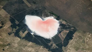 Dos lagos con forma de corazón: Saint Clair y Salinas Las Barrancas