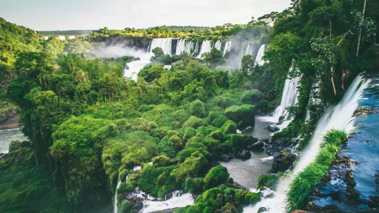 Las 3 cataratas más grandes del mundo: maravillas de la naturaleza