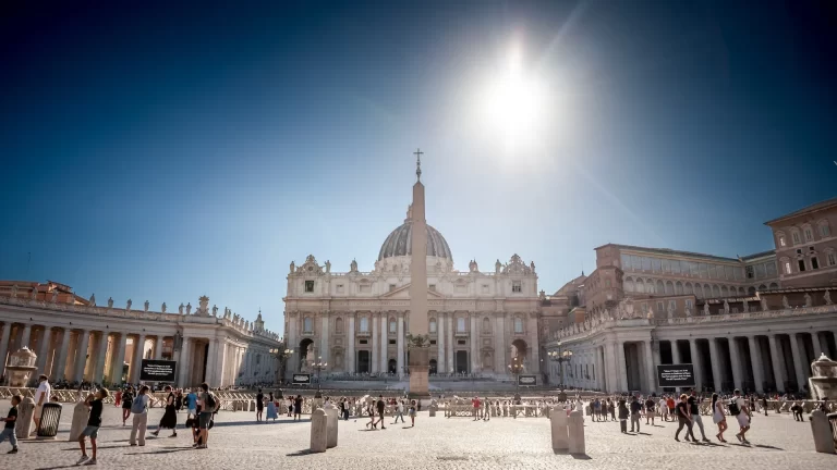 Cómo es el Vaticano: orígenes, geografía, monedas y más