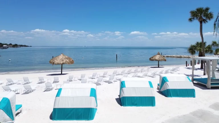 Así es el renovado hotel SkyBeach Resort en Florida