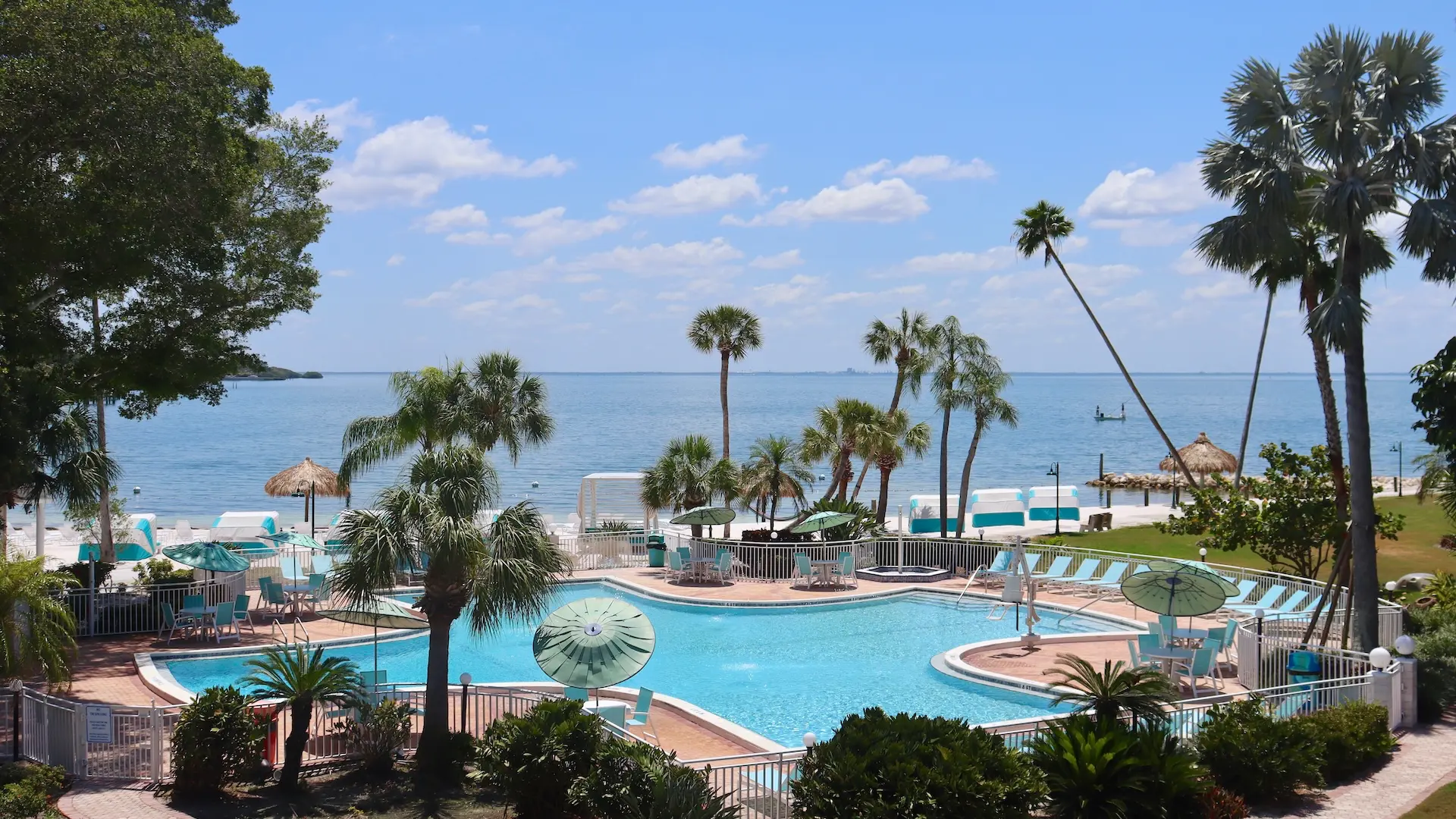 Así es el renovado hotel SkyBeach Resort en Florida