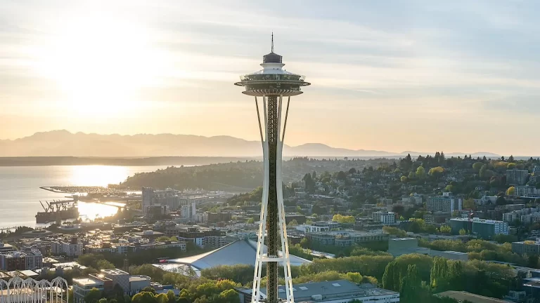 El Space Needle de Seattle inauguró su nuevo elevador panorámico: Skyliner