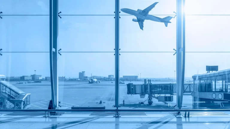 ¿Cómo viajar en avión sin REAL ID en Estados Unidos?