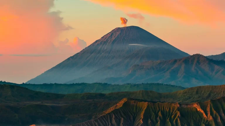 Los volcanes activos más grandes del mundo para visitar