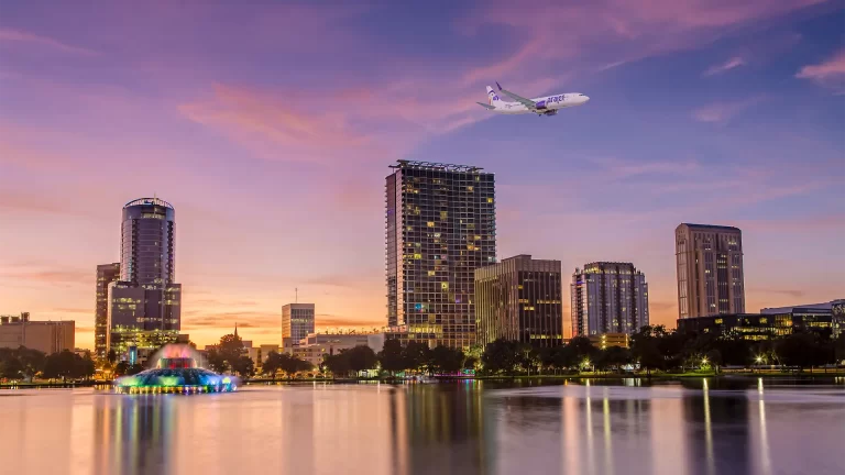 La aerolínea Arajet lanzó vuelos a Orlando: nuevo destino en Estados Unidos