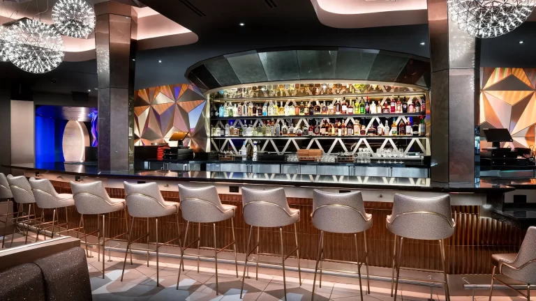 Así es GEO-82: el nuevo bar temático espacial en Epcot Orlando
