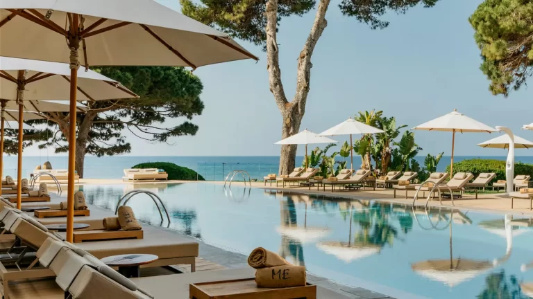 ¿Cuáles son los mejores hoteles en Ibiza para alojarse en el verano 2025?