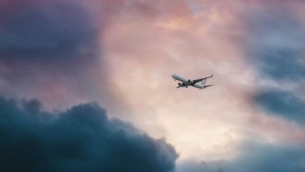 7 medidas de seguridad que seguir al viajar en avión