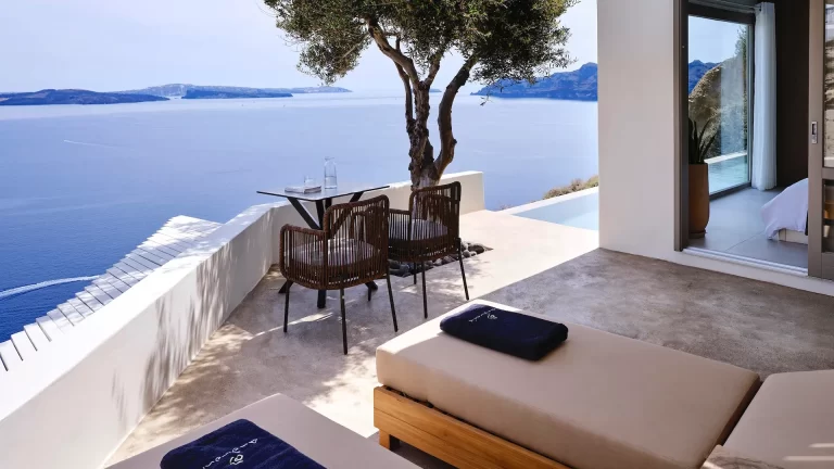 Así es el renovado hotel Andronis Luxury Suites en Santorini