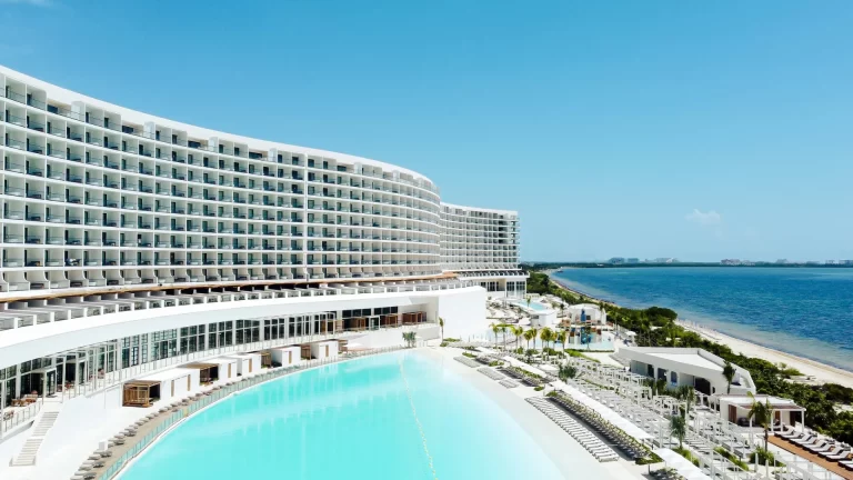 Cinco razones para visitar Cancún en 2025