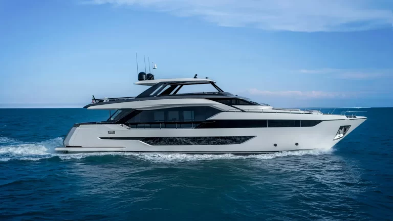 ¿Cómo es 940, el nuevo yate de lujo de Ferretti Yachts?
