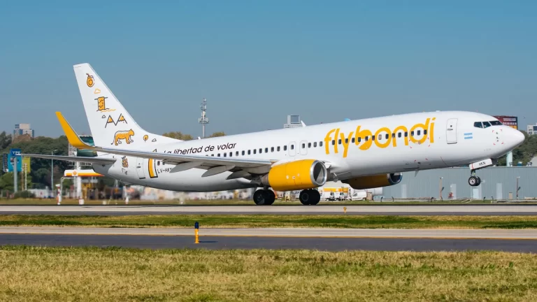 Flybondi lanzó promoción con descuentos para el Día del Amigo