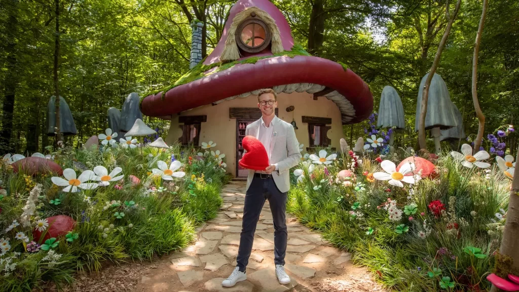 Airbnb permite vivir una experiencia en los bosques de Bélgica inspirada en Los Pitufos