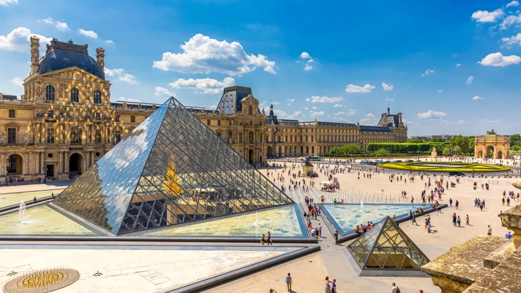Francia busca renovar los ingresos al Museo Louvre de París y reubicar a la Mona Lisa