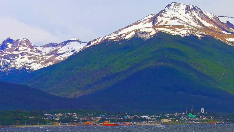 ¿Por qué Puerto Williams no es la ciudad más austral del mundo?