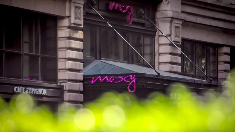REVIEW: Así es el Moxy Times Square: un hotel con la energía de Nueva York