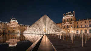 ¿Qué pasa con la renovación del museo Louvre de París?