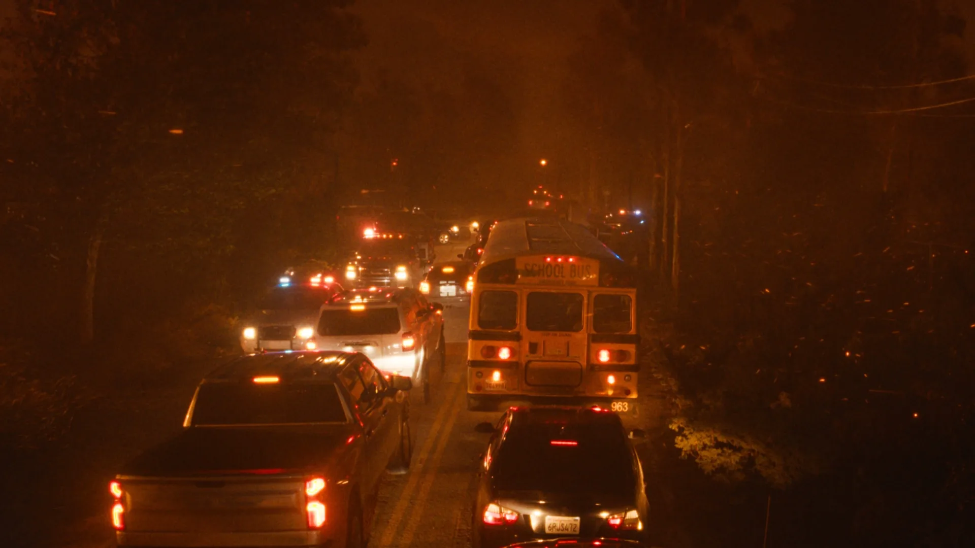 REVIEW ¿Por qué ver The Lost Bus? La nueva película de Apple TV Plus