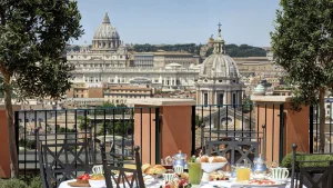 REVIEW Hotel de la Ville Roma: diseño vibrante, gastronomía creativa y una ubicación privilegiada
