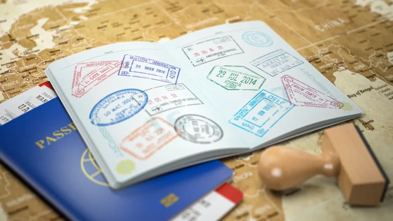 Desaparecen los sellos en los pasaportes: futuro versus tradición