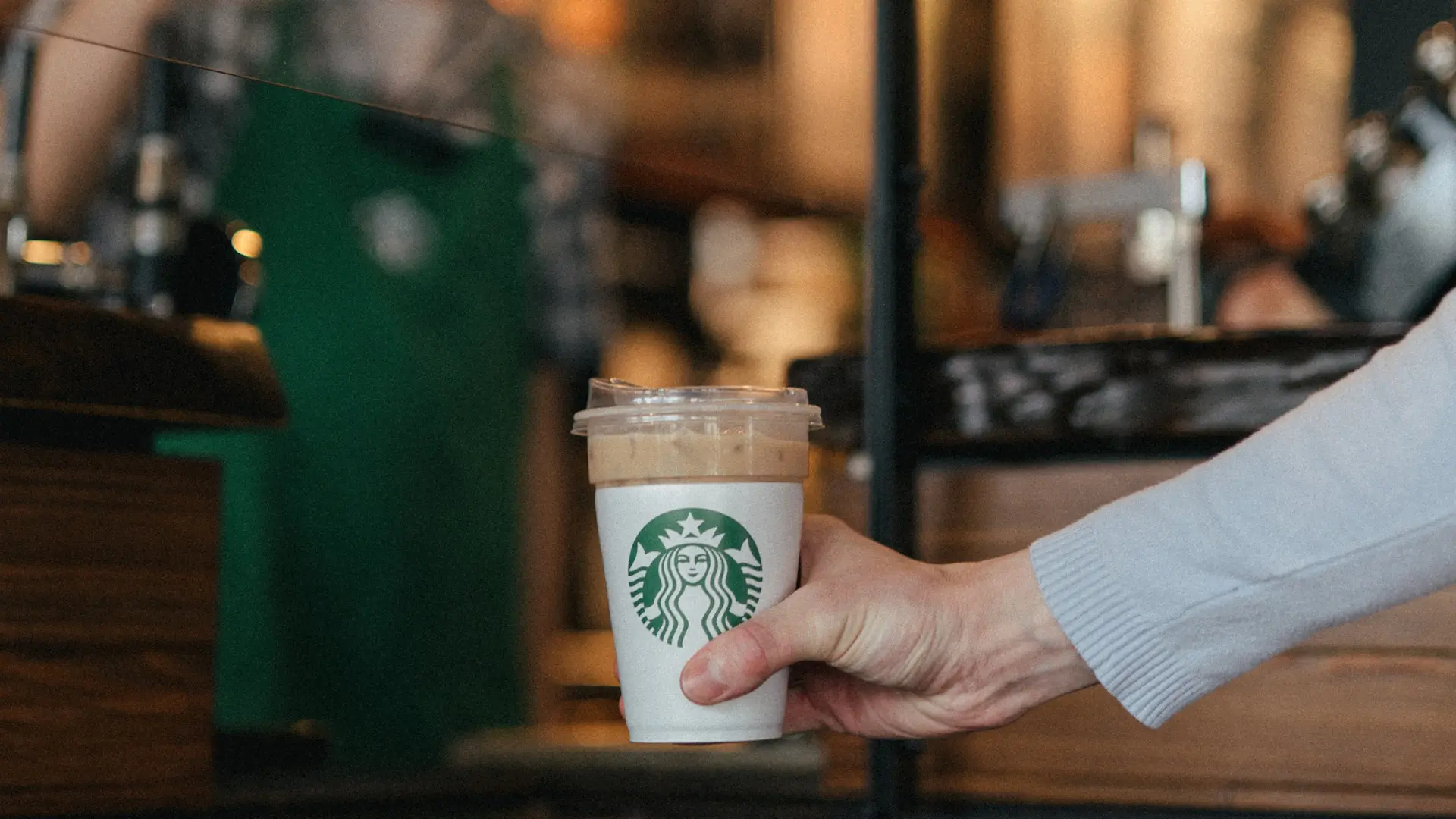 Cuáles fueron los orígenes de Starbucks, la cadena de café más grande del mundo