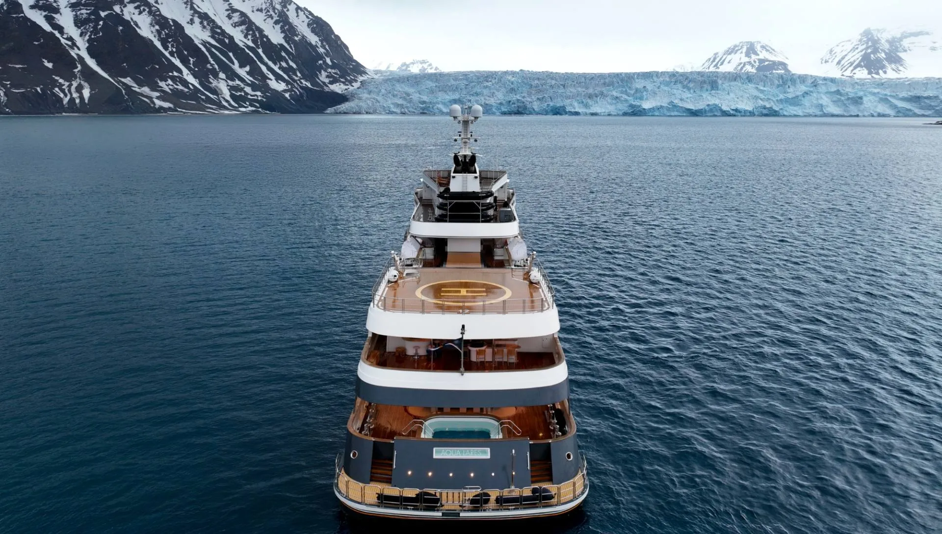 Aqua Lares: un yate de lujo para explorar los lugares más remotos del planeta