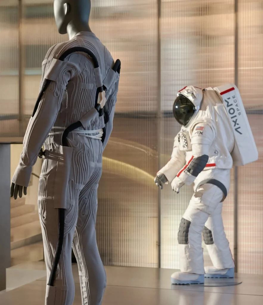 Así son las nuevas prendas espaciales que Prada presentó junto a Axiom Space