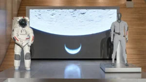 Así son las nuevas prendas espaciales que Prada presentó junto a Axiom Space