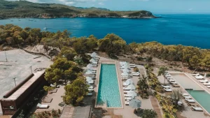 Bienestar, cultura y moda: así es la propuesta de Six Senses Ibiza en el verano 2026