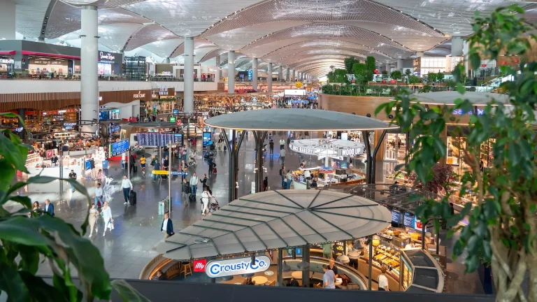 Estos son los 30 aeropuertos más conectados del mundo en 2026