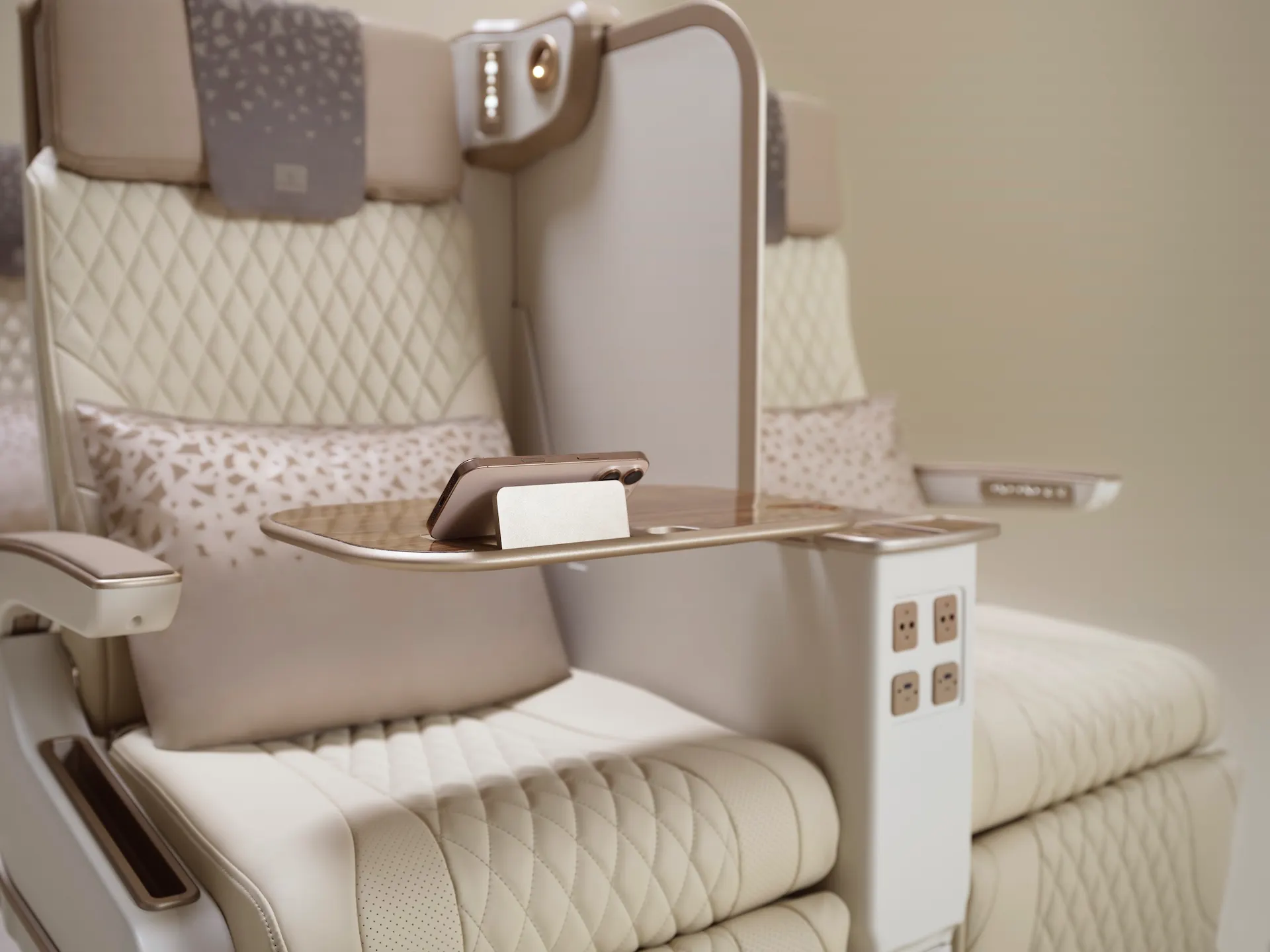 Así es el sorprendente nuevo asiento Premium Economy de Emirates: el primer modelo eléctrico del mundo
